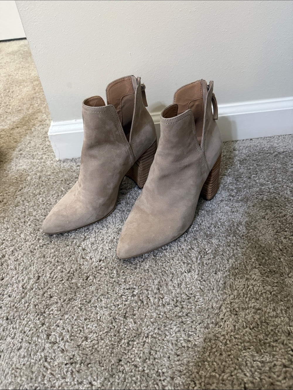 Steve Madden Taupe Suede Pointed Toe Cutout Ankle Booties